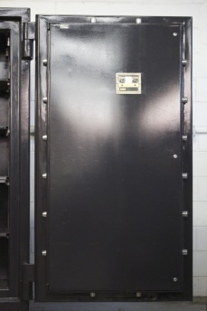 Pre Owned ISM Treasury 7236 TRTL30X6 Torch and Tool Resistant High Security Safe Pre Owned ISM Treasury 7236 TRTL30X6 Torch and Tool Resistant High Security Safe